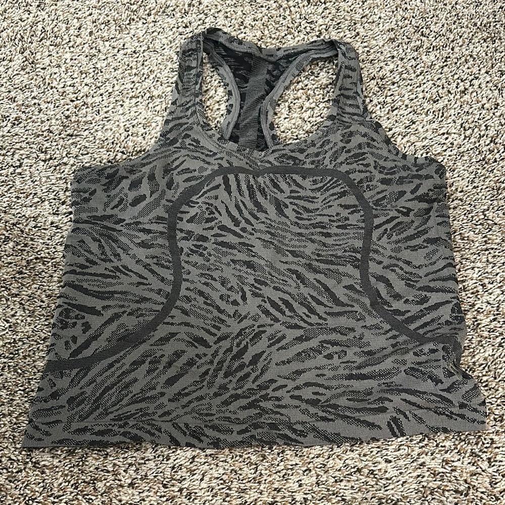 Lululemon Athletica Gray Graphic Fitted Tank Top